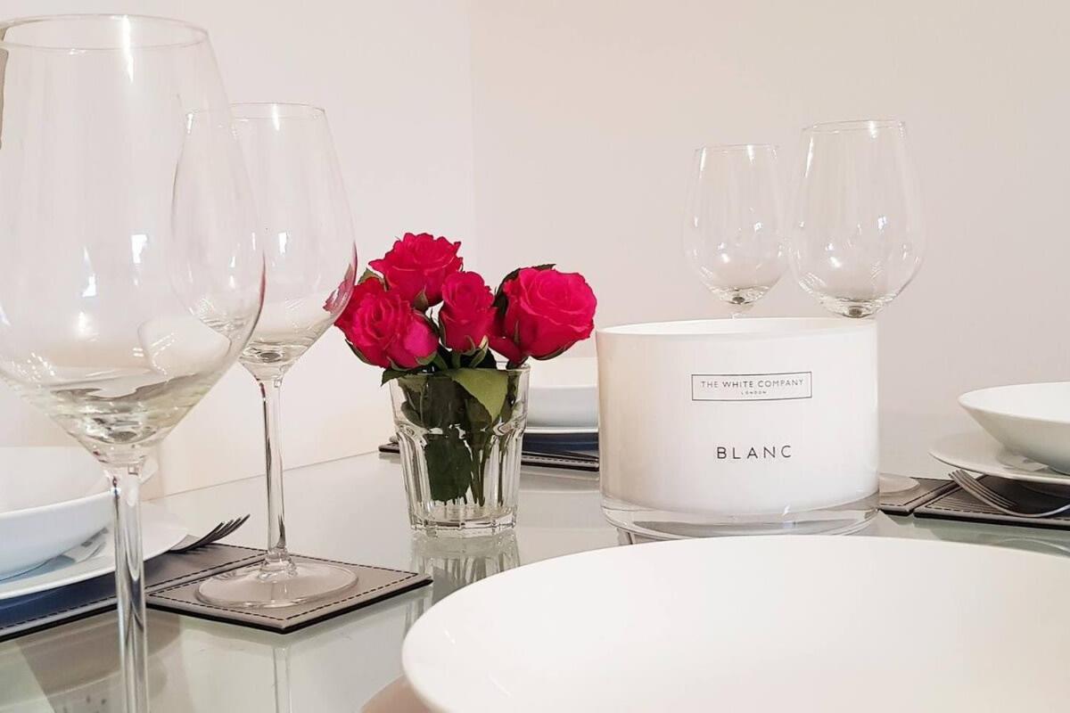 Modern Apartment In The Heart Of Oxford With Secure Underground Parking 외부 사진